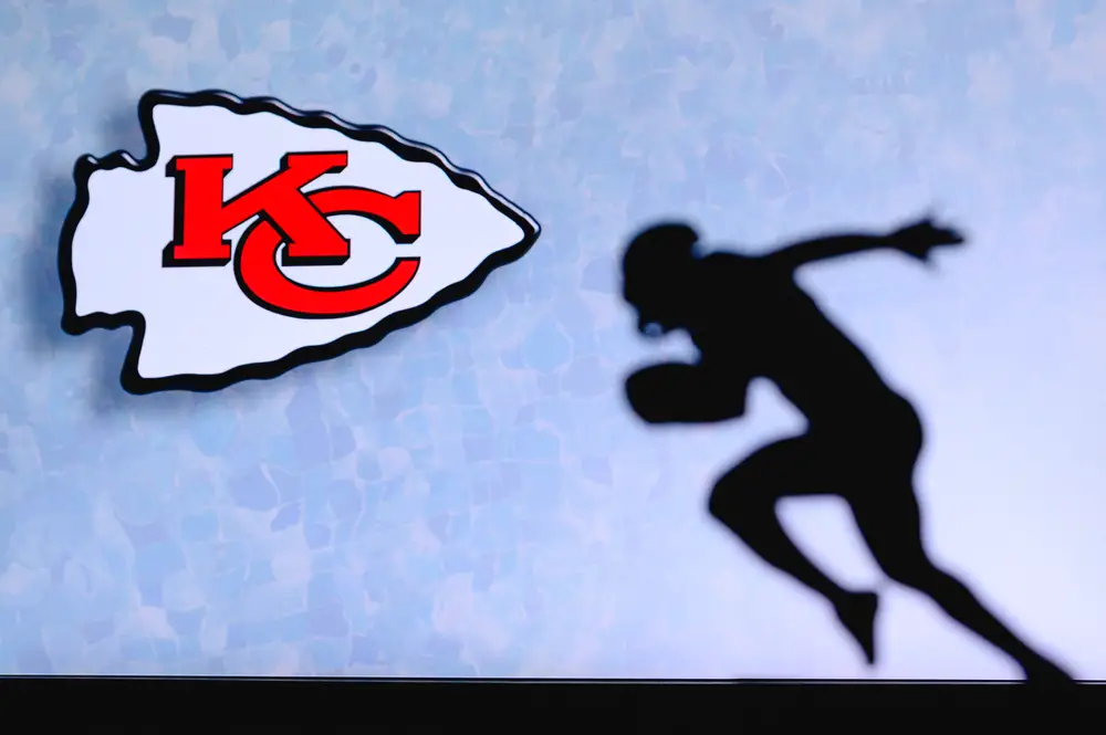 Travis Kelce’s Sideline Explosion: A Heated Moment with Coach Reid