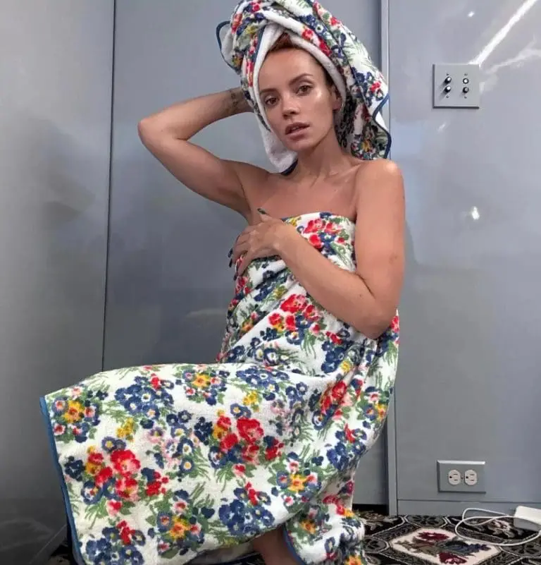 Lily Allen Wants to be Buried With Her Phone to Hide Her ‘Dark’ P*rn Habits
