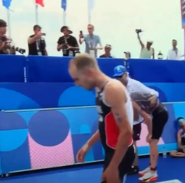 Olympic Triathlete Vomits After Swimming In The Poop Filled Seine River