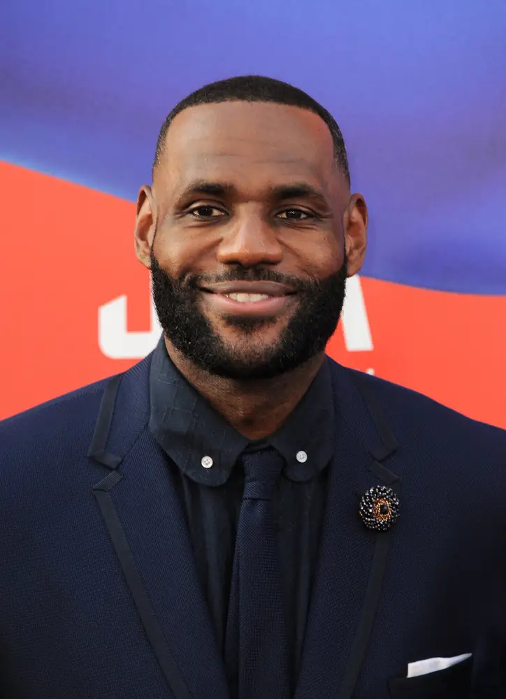 Lebron’s Narcissism Reaches New Heights After He Asks US Basketball Team To Shoot With ‘Off-Hand’ While He Shoots Regularly