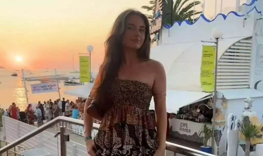 Teen Died After Falling Off 6th Floor Balcony In Ibiza