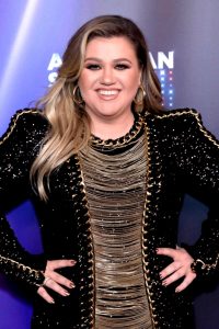 Kelly Clarkson Being Dragged Online For Admitting To Spanking Her Kids