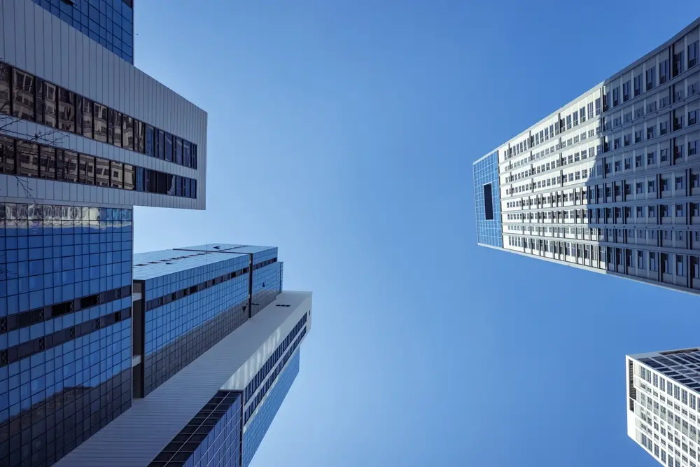 Lawyer Falls 24 Floors To His Death Trying To Show Interns Windows Are Unbreakable