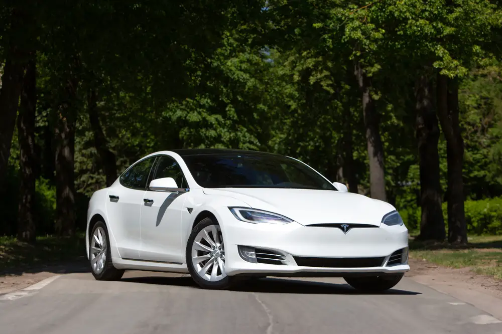 People Shocked At Size Of Tesla Driver’s First Electric Bill He Received In 12 Months