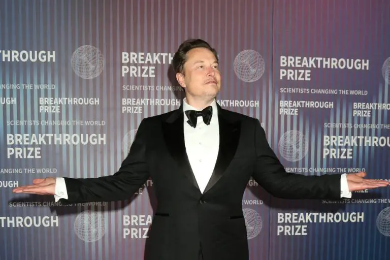 Elon Musk Handing Out $1,000,000 A Day Until Election Day To Random Petition Signers