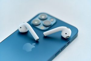 Do One of Your AirPods Die Faster Than the Other? Here’s Why