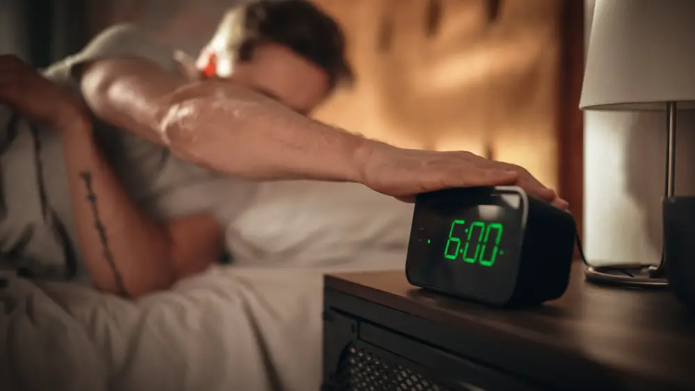 Here Is Why You Wake Up 5 Minutes Before Your Alarm