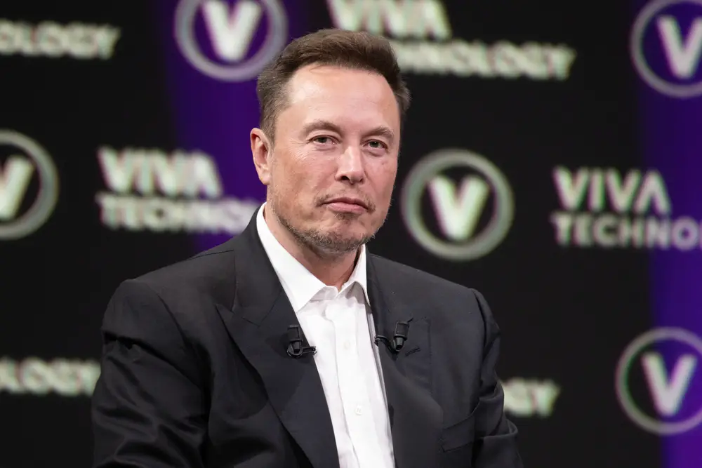 Elon Musk Says He Is A ‘3000-Year-Old Time Travelling Alien’