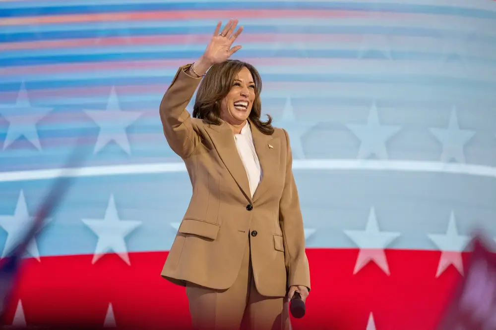 Kamala Apparently Still Begging For Money Weeks After Losing Election To Trump