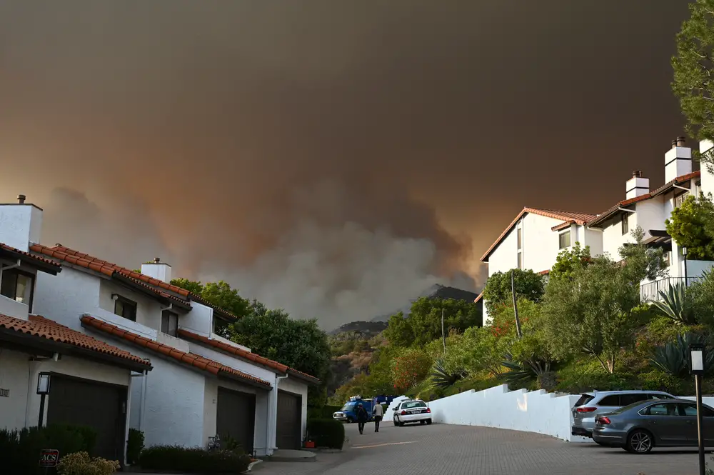 Millionaires In LA Are Hiring $2,000/hr Private Firefighters After City Abandons Whole Neighborhoods To Be Burnt